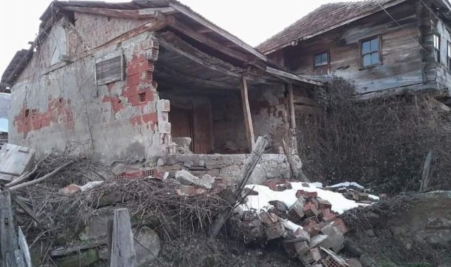Sinop'ta heyelan: 5 ev kullanılamaz hale geldi