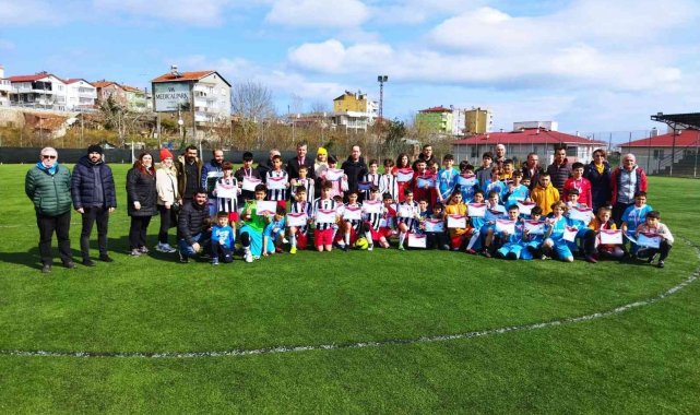 Sinop'ta küçük futbolcular derecelerini aldı
