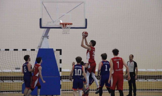 Sinop'ta U-18 Erkekler Basketbol grup müsabakaları sona erdi