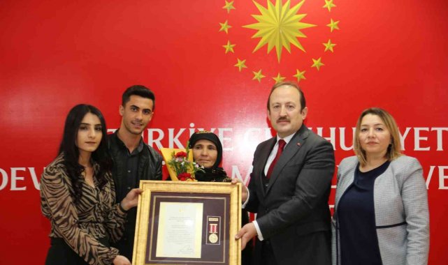 Şırnak'ta şehit ailelerine devlet övünç madalyası takdim edildi