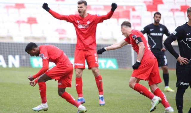 Sivasspor&#039;da futbolculara 4 gün izin verildi