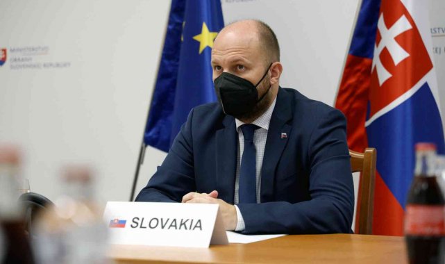 Slovakya, sınırdaki Ujgorod Havalimanı'na saldırı ihtimalinden dolayı endişeli