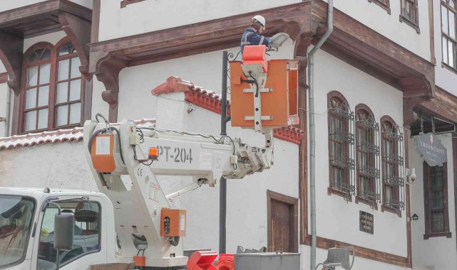 Sokak lambalarına bakım ve onarım