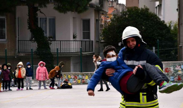 Söke'de gerçeğini aratmayan deprem tatbikatı