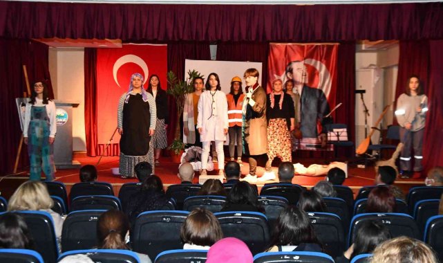 Söke&#039;de öğrencilerin Kadınlar Günü Oratoryosu beğeni topladı