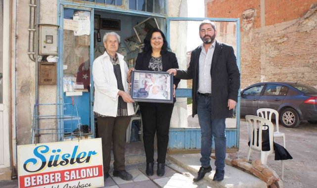 Söke&#039;nin 83 yaşındaki berberi Halil Arabacı&#039;yı duygulandıran sürpriz