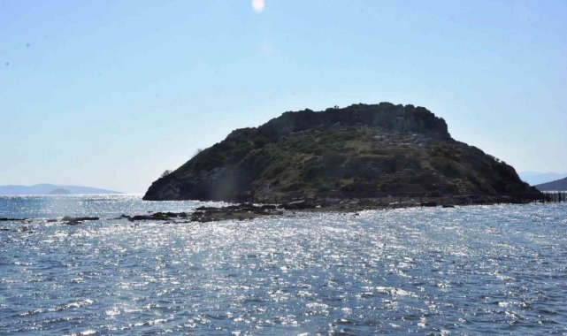 Sular çekildi adaya giden kral yolu ortaya çıktı