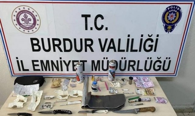 Şüpheli şahısların aracından uyuşturucu çıktı