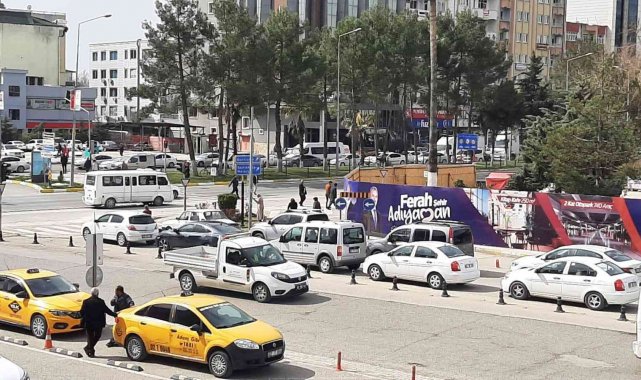 Sürücüler yolun kapatılmasına tepkili