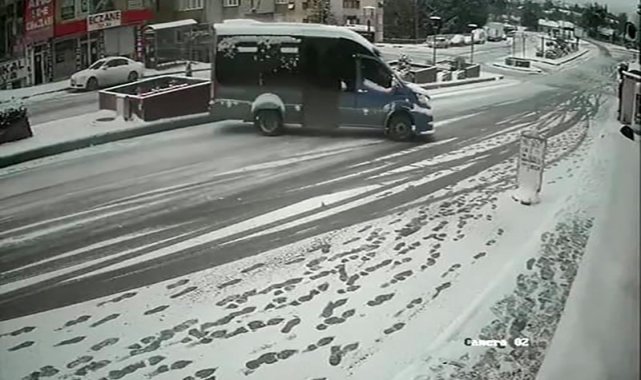 Sürücülerin buzlu yollardaki ecel terleri güvenlik kameralarına yansıdı