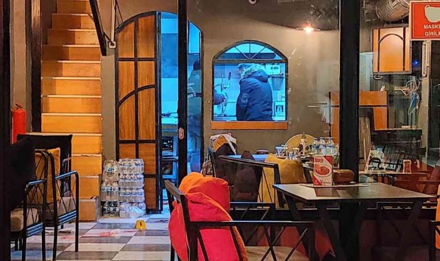 - Taksim'de silahlı saldırgan kafede dehşet saçtı: 2 yaralı