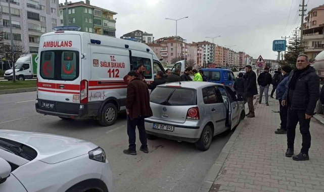 Tanker ile otomobil kavşakta çarpıştı: 1 yaralı