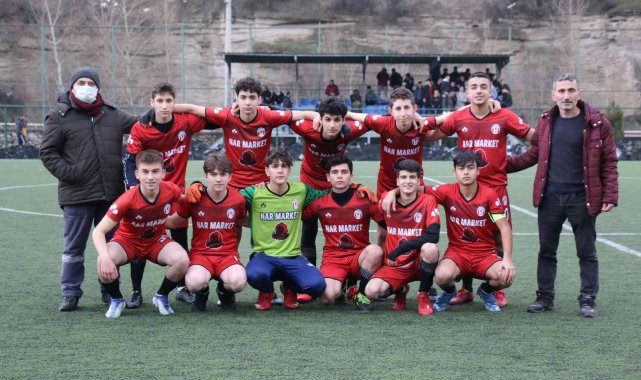 Taraftarlar maç sonunda oyuncuyu darp etti