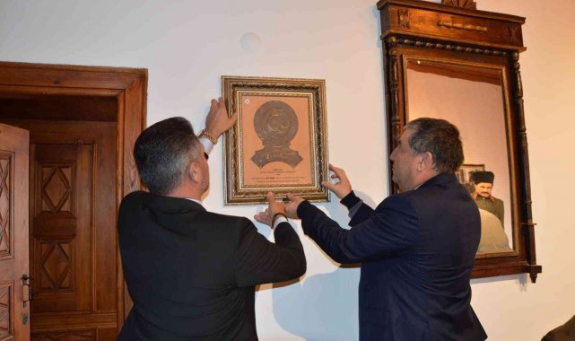 Tarihi belge ait olduğu yere asıldı