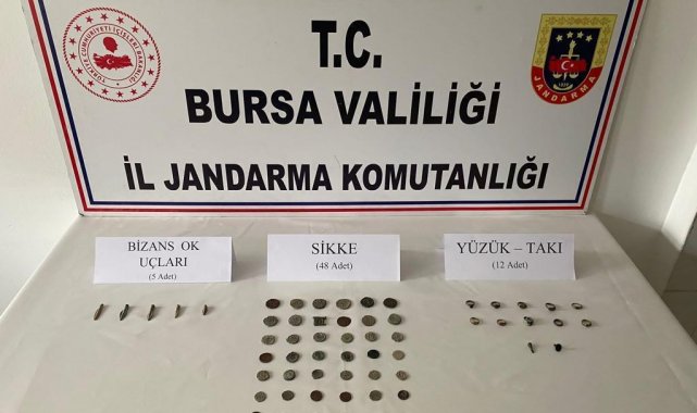 Tarihi eserleri satmak isterken jandarmaya yakalandılar