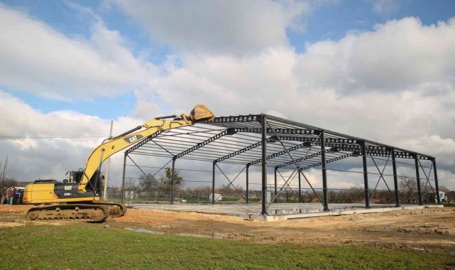 Tarım arazisindeki kaçak yapılar yıkıldı