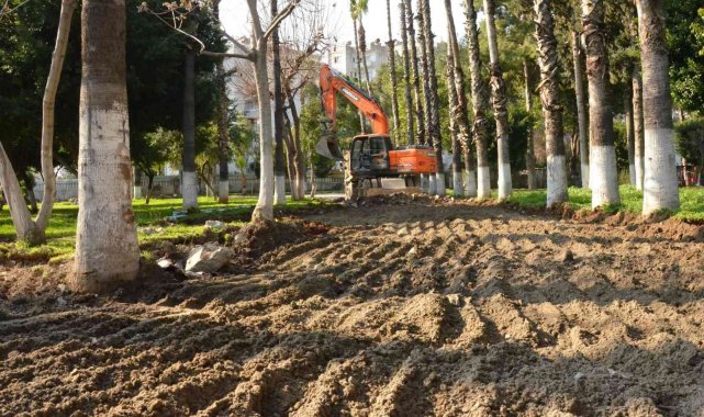 Tarsus Atatürk Gençlik Parkı'nda yenileme çalışması