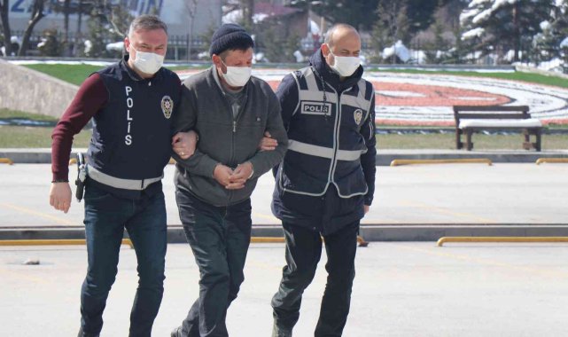 Tartıştığı eşini silahla yaralayan koca adliyeye sevk edildi