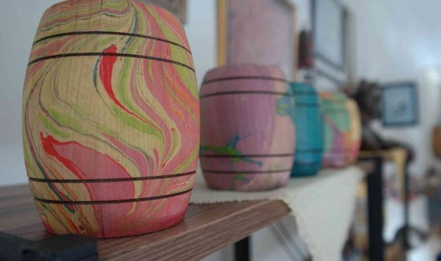 Taşı dahi &#039;Ebru&#039; ile sanat eserine dönüştürüyor