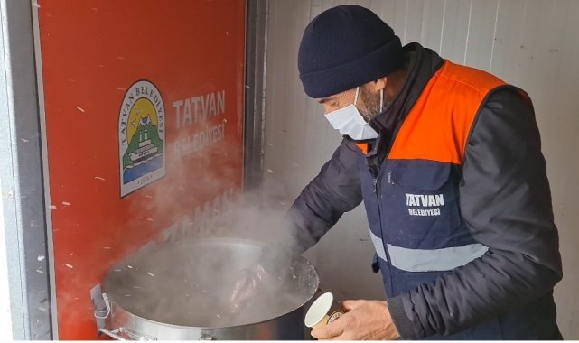 Tatvan Belediyesinden sıcak çorba ikramı