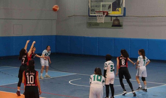 Tatvan'da 'Okullar Arası Basketbol Müsabakası' başladı