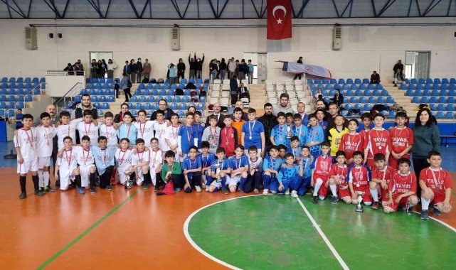 Tavas'ta futsal turnuvası sona erdi