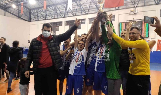 Tavas'ta futsal turnuvasında kupayı Akyarspor kazandı