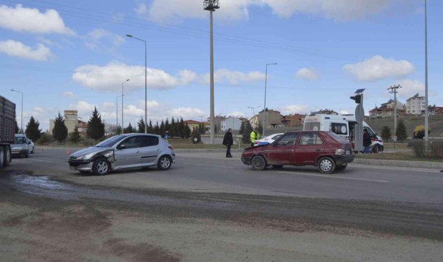 Tavşanlı&#039;da trafik kazası: 2 yaralı