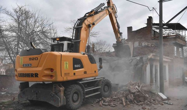 Tayakadın metruk binalardan temizleniyor