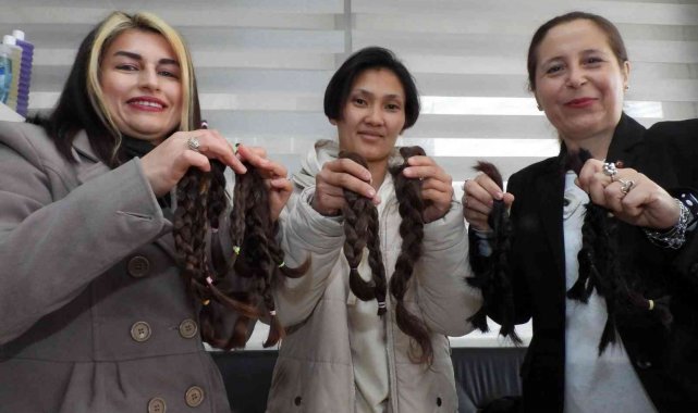 Tekvandocu ev hanımları kanserle mücadele için saçlarını bağışladı