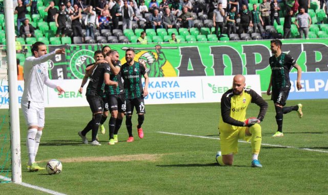 TFF 2. Lig: Sakaryaspor: 3 - Diyarbekirspor: 0