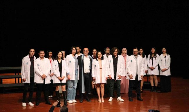 Tıp öğrencileri beyaz önlük giydi