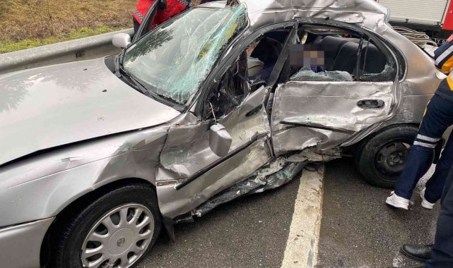 Tır, otomobile arkadan çarptı: 1 ölü, 1 yaralı