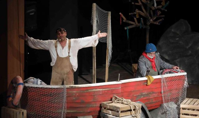 Tiyatroculardan &quot;Çocuklar Ölmesin&quot; mesajı