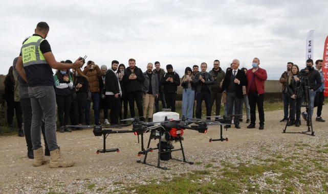 Tohumlar dronla gübrelendi