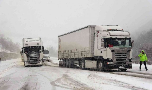 Tokat&#039;ta kar yağışı ve buzlanma ulaşımda aksamalara neden oldu