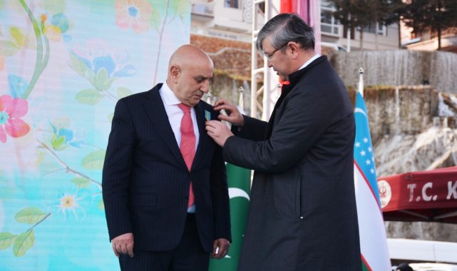 Tokayev'den Altınok'a Üstün Şeref Madalyası