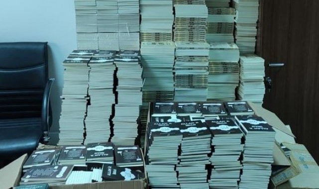 Toplatma kararı bulunan ve bandrolsüz kitaplara el konuldu