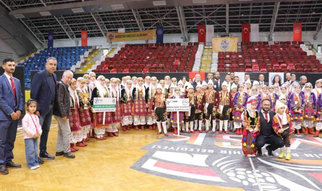 Toroslar Belediyesi Halk Oyunları ekibi, yine şampiyon