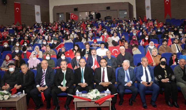 Toroslar'da 'Kuvayi Milliye Mersin' tiyatro oyunu sahnelendi