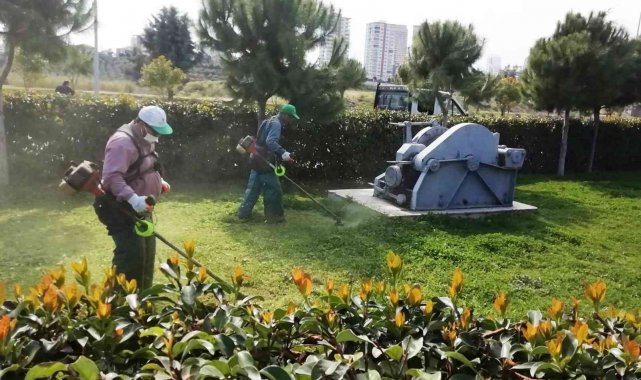 Toroslar&#039;da park ve yeşil alanlar bakımdan geçiriliyor