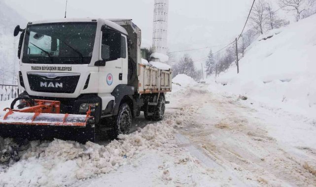 Trabzon'da karla mücadele çalışmaları sürüyor