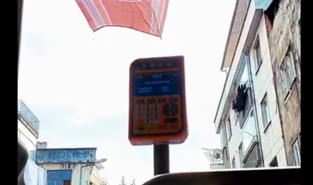 Trabzon'da otobüse binen vatandaşlar o sesi duyunca şaşırıyor