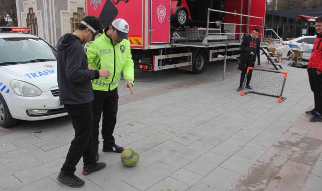 Trafik ekiplerinin simülasyon eğitimi renkli görüntülere sahne oldu