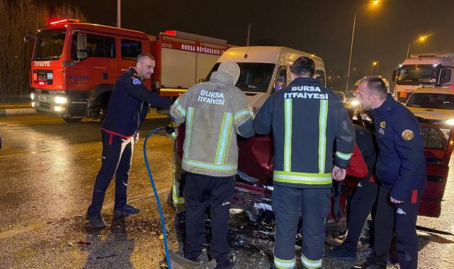 Trafik kazasında yaralı çocuğa yardım eli güvenlik görevlisinden.. Ambulans gelene kadar başından ayrılmadı