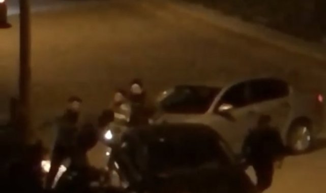 Trafikte başlayan tartışma kavgaya dönüştü... O anlar kamerada