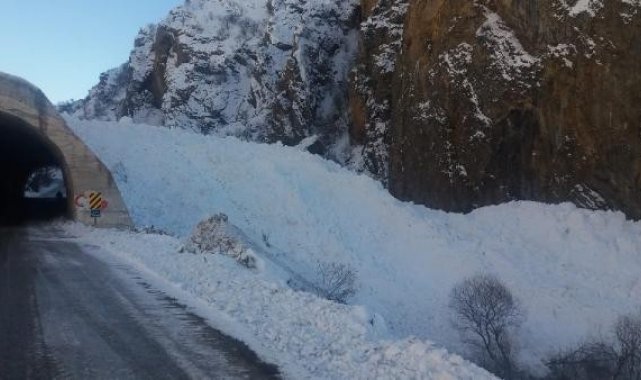 Tunceli'de çığ tehlikesi nedeni ile yol ulaşıma kapatıldı