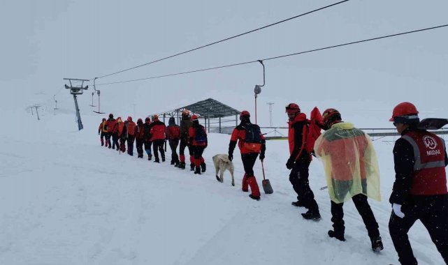 Tunceli'de gerçeği aratmayan çığda arama kurtarma tatbikatı