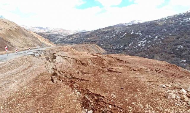 Tunceli'de yağış nedeniyle yol çöktü