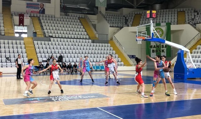 Turgutlu Belediyespor U18 Kız Basketbol Takımı Anadolu Şampiyonası'nda